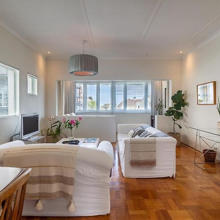Portswood Mews - Chic White Studio Apartment Green Point เคปทาวน์ ภายนอก รูปภาพ