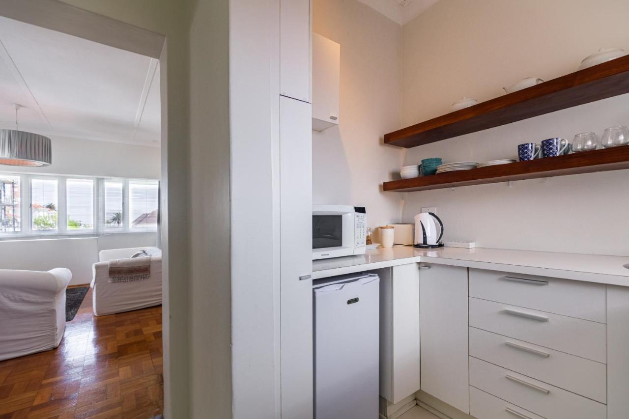Portswood Mews - Chic White Studio Apartment Green Point เคปทาวน์ ภายนอก รูปภาพ