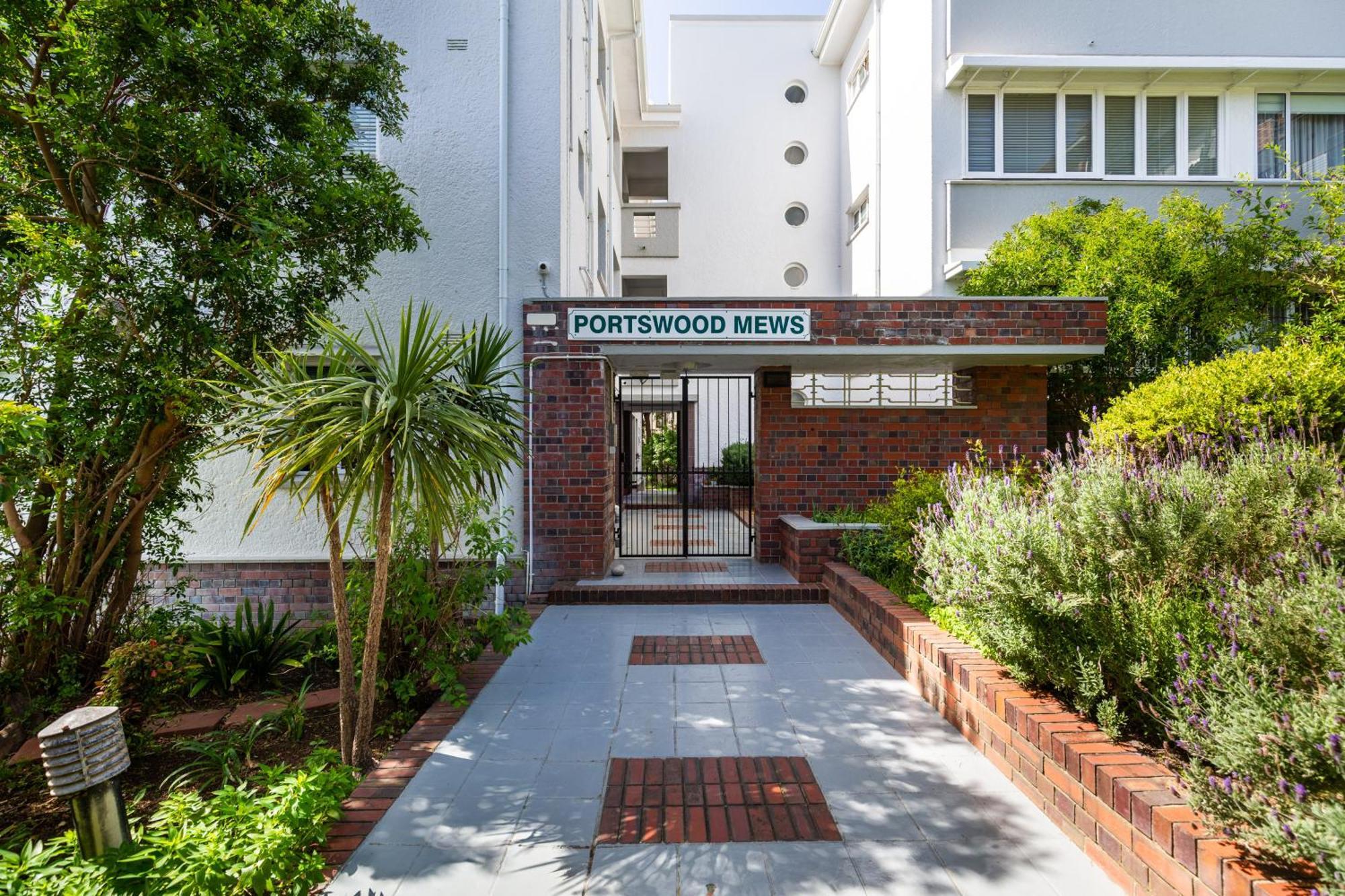 Portswood Mews - Chic White Studio Apartment Green Point เคปทาวน์ ภายนอก รูปภาพ