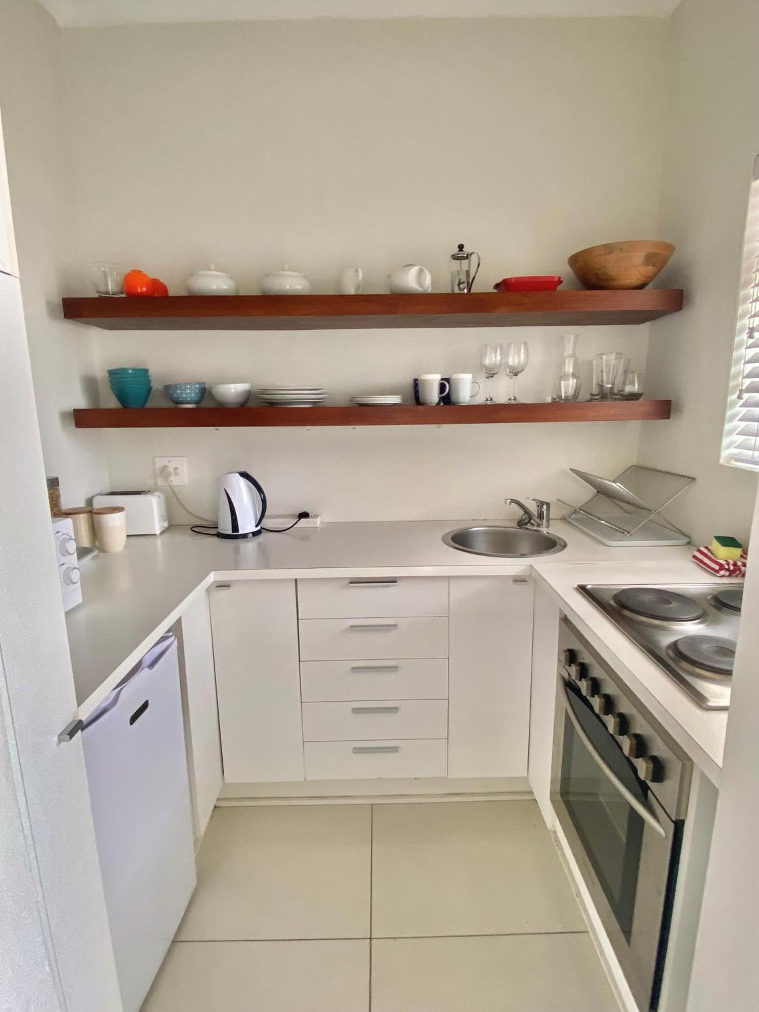 Portswood Mews - Chic White Studio Apartment Green Point เคปทาวน์ ภายนอก รูปภาพ