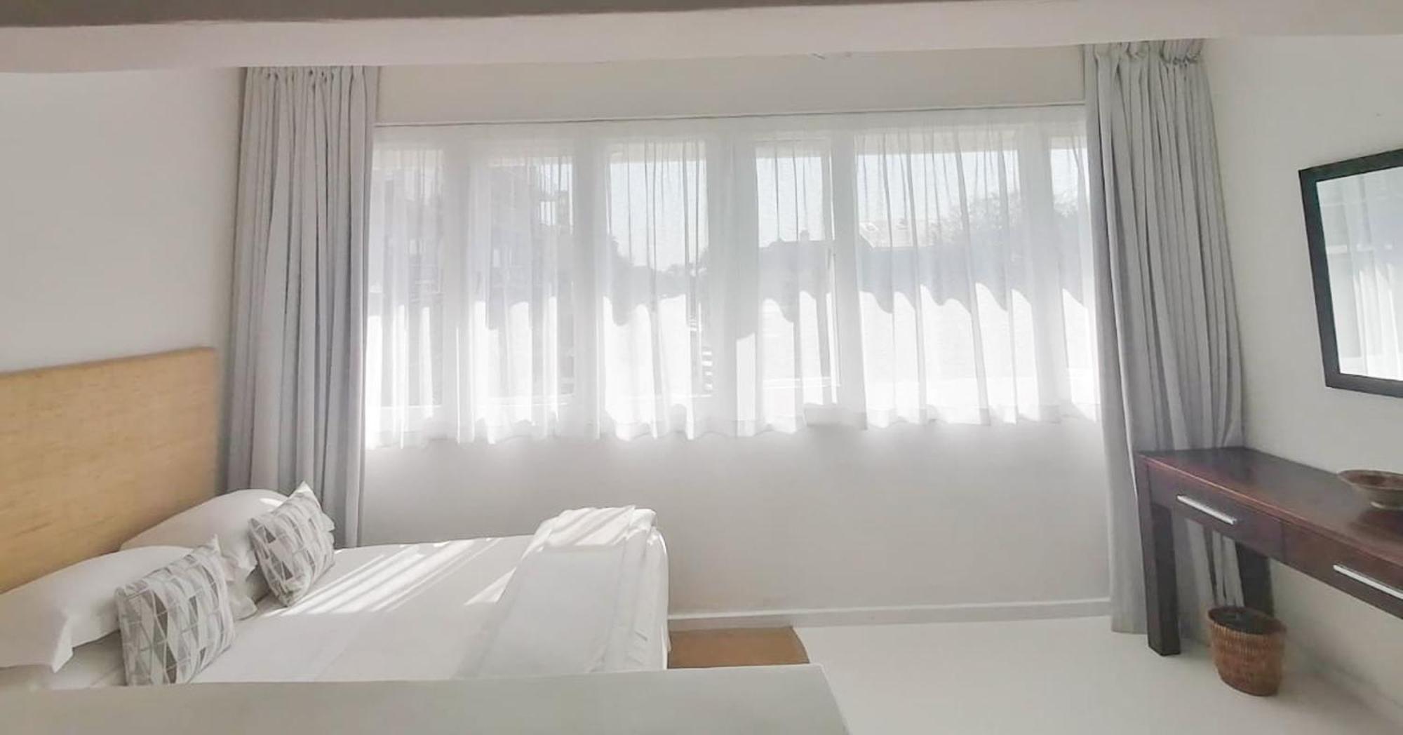 Portswood Mews - Chic White Studio Apartment Green Point เคปทาวน์ ภายนอก รูปภาพ